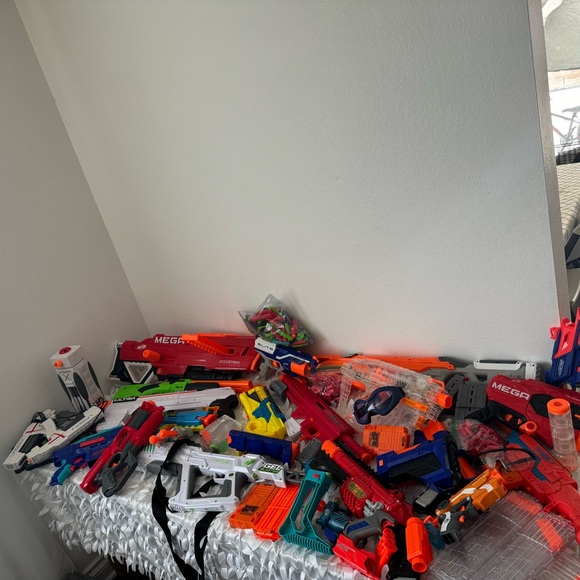 Nerf collection for kids excellent condition more than 23 charges and bullets - Picture 2 of 12